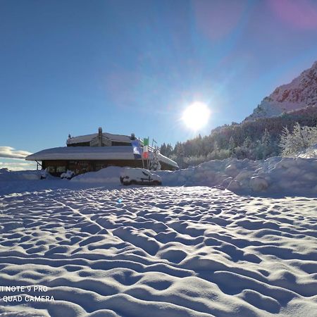 Rifugio Trifoglio Ass. Ostelli Lombardia Valtorta Bagian luar foto